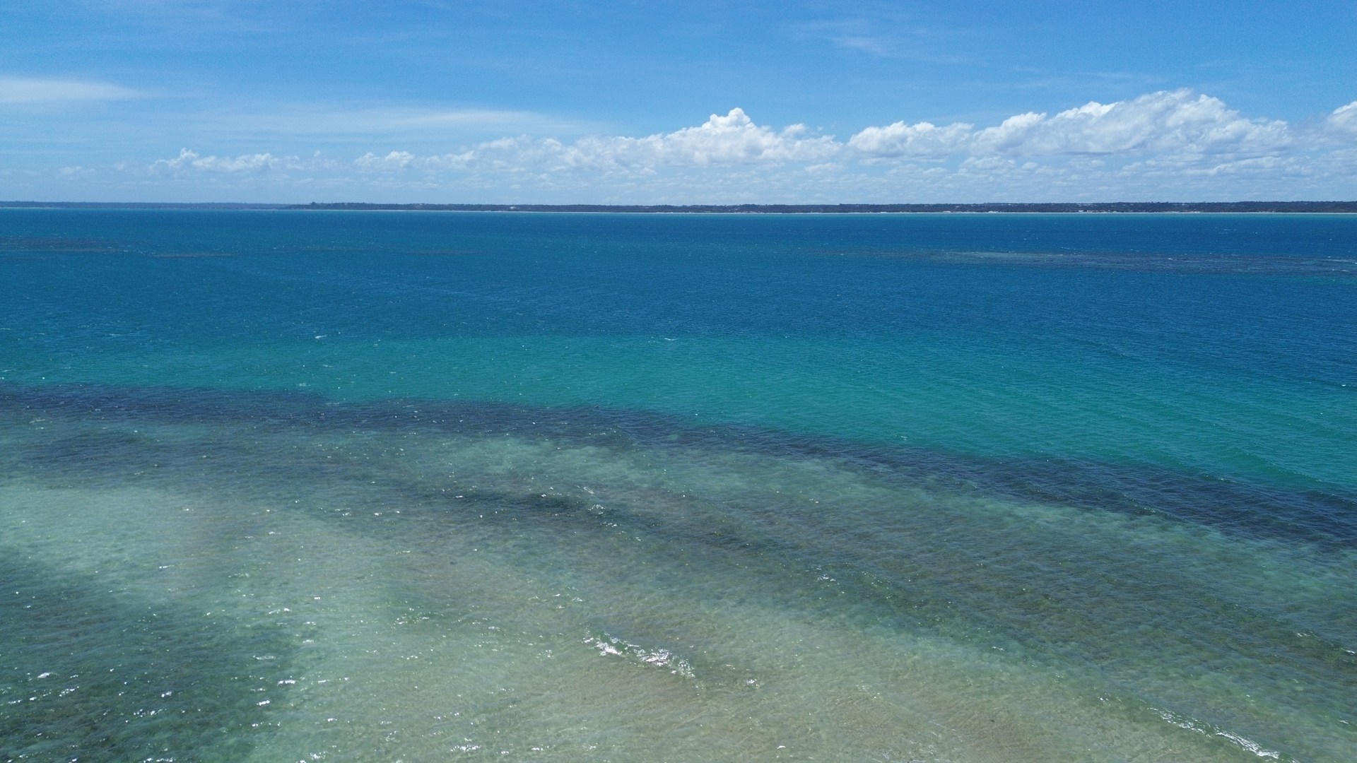 Vista aérea da área de flutuação do Recife de Fora